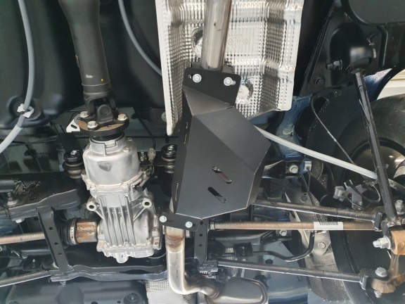 Acél motor, kapcsolószekrény védőlemez Dacia Duster 4x4