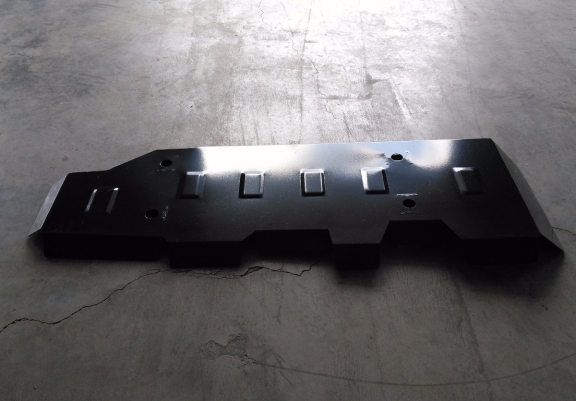 Acél üzemanyagtartály védőlemez Toyota Hilux