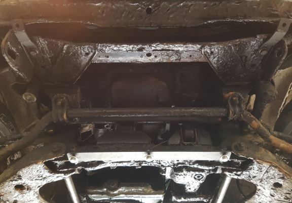 Acél motor, hűtő védőlemez Nissan Terrano II