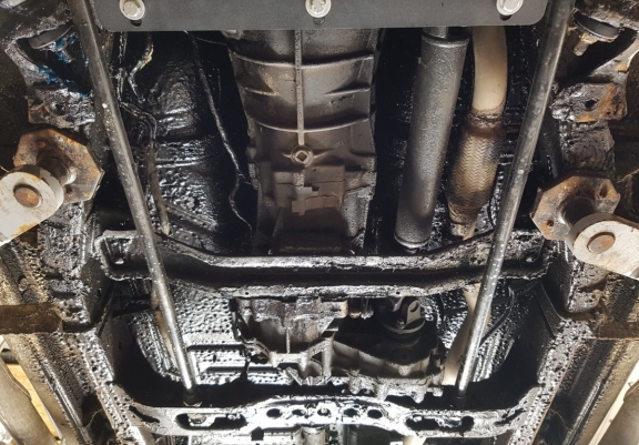 Acél kapcsolószekrény, osztómű védőlemez Nissan Terrano II