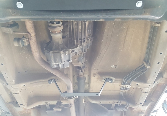 Acél kapcsolószekrény, osztómű védőlemez Suzuki Grand Vitara 2