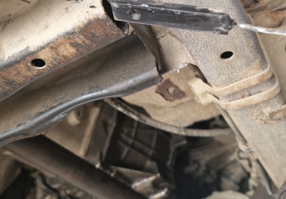 Acél kapcsolószekrény védőlemez Suzuki X90 2.0