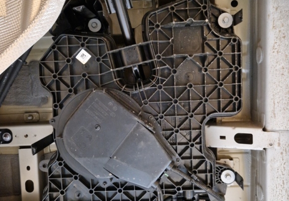 Acél AdBlue tartályvédő lemez Opel Zafira Life