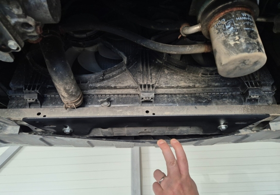 Acél motor, kapcsolószekrény védőlemez Mitsubishi Outlander