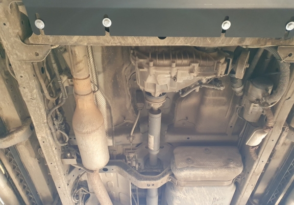 Acél kapcsolószekrény védőlemez Renault Alaskan