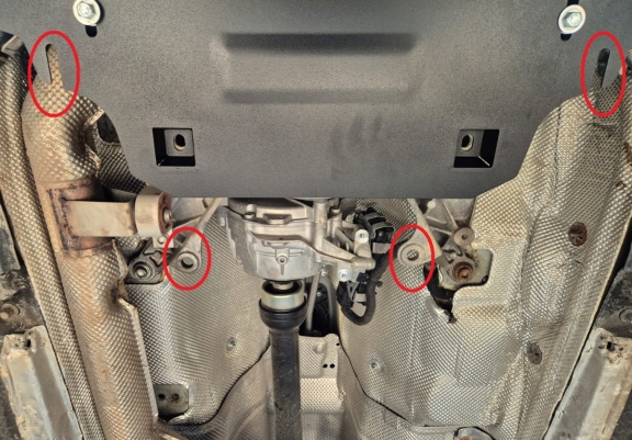 Acél osztómű védőlemez Audi Q5