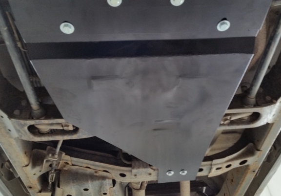 Acél kapcsolószekrény védőlemez Nissan Pick Up