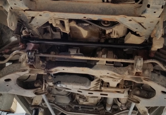 Acél kapcsolószekrény védőlemez Nissan Pick Up