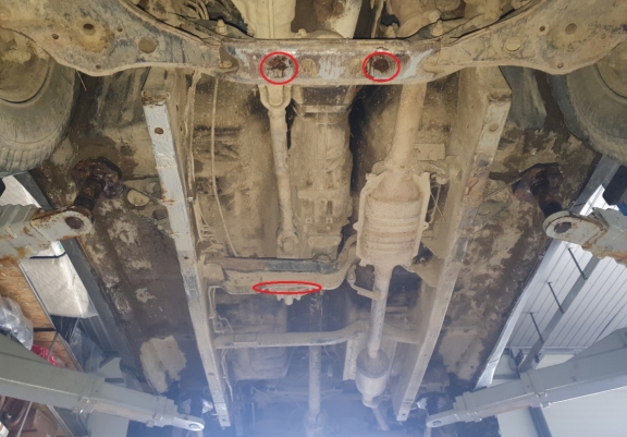 Acél kapcsolószekrény védőlemez Suzuki X90