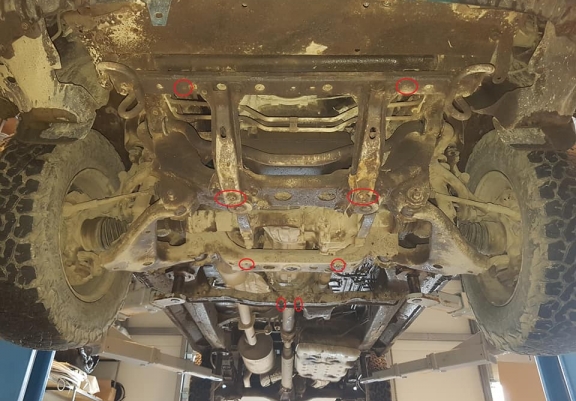 Acél kapcsolószekrény, részecskeszűrő Toyota Hilux Revo