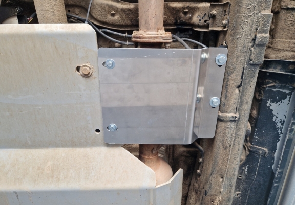 Acél részecskeszűrő szenzor védőlemez Toyota Hilux