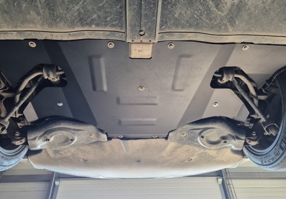 hátsó villanymotor pajzs Tesla Model Y AWD