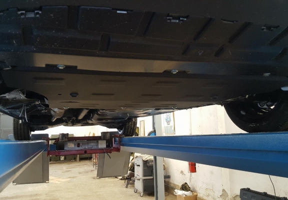 Acél motor, kapcsolószekrény védőlemez Mercedes Vito W447