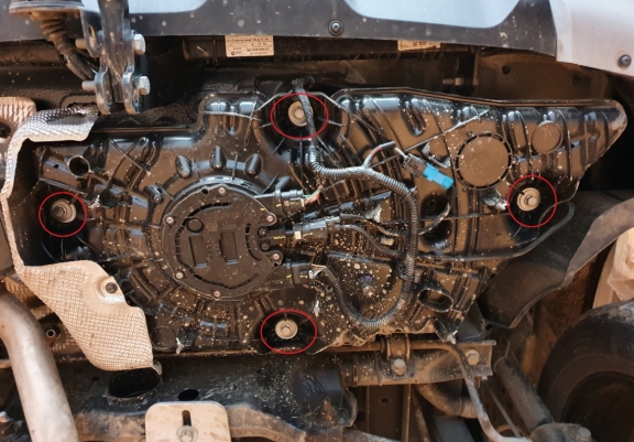 Acél AdBlue tartályvédő lemez Dacia Duster