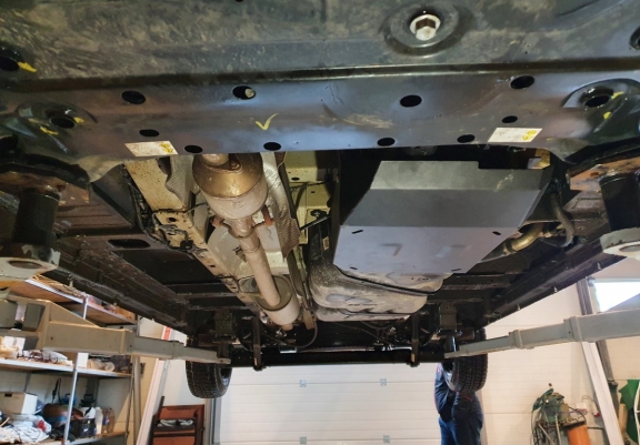 Acél AdBlue tartályvédő lemez Ford Transit