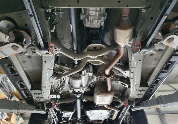 Acél kapcsolószekrény, osztómű védőlemez Suzuki Jimny