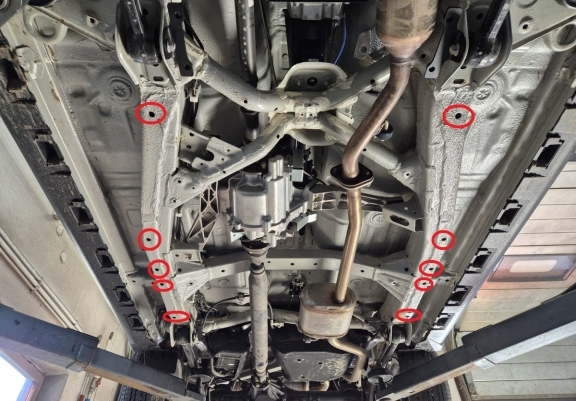 Acél osztómű védőlemez Suzuki Jimny - 5 ajtos modell