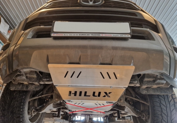 Alumínium hűtő védőlemez Toyota Hilux Invincible