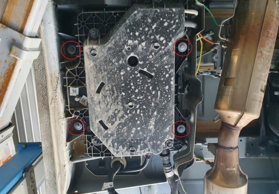 Acél AdBlue tartályvédő lemez Renault Master 3