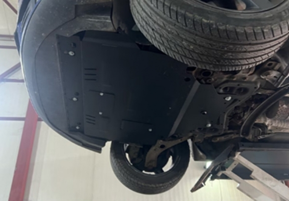 Acél kapcsolószekrény, hűtő védőlemez Ford C - Max