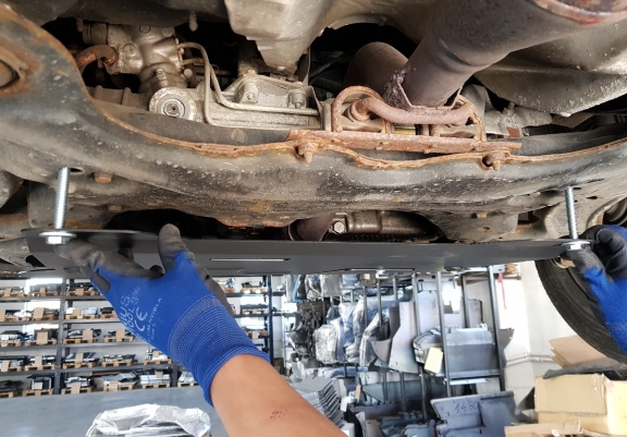 Acél motor, sebességváltó, hűtő, első lökhárító védőlemez Audi A3