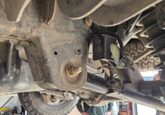 Alumínium hátsó lengőkar-szenzor védőlemez Ford Ranger Raptor