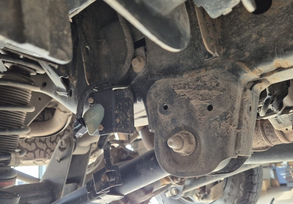 Alumínium hátsó lengőkar-szenzor védőlemez Ford Ranger Raptor