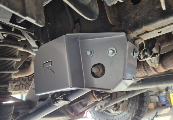 Alumínium hátsó lengőkar-szenzor védőlemez Ford Ranger Raptor