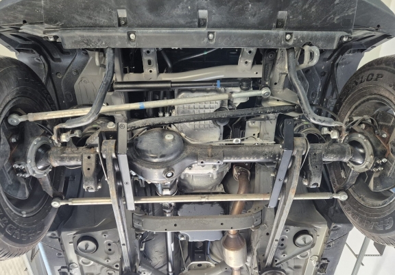Aluminium motor, kapcsolószekrény védőlemez Suzuki Jimny