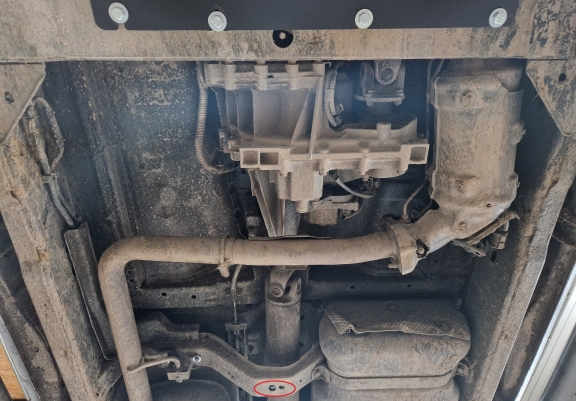 Aluminum kapcsolószekrény védőlemez Nissan Pathfinder