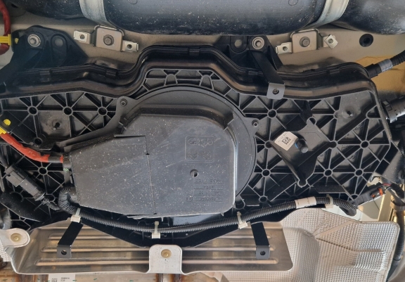 Acél AdBlue tartályvédő lemez Toyota Proace Max