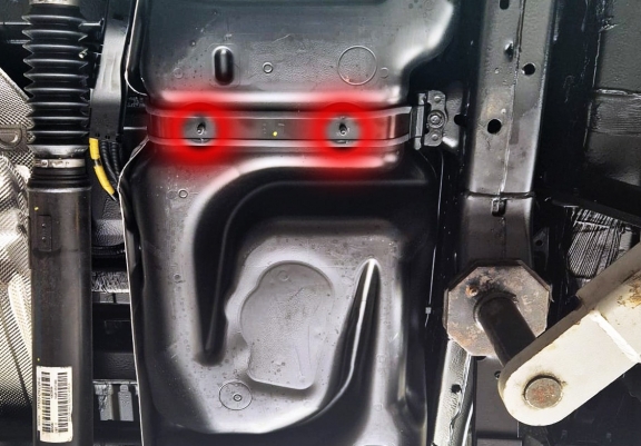 Aluminium üzemanzagtartály védőlemez Toyota Hilux Revo